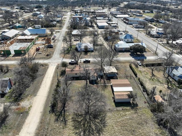 117 E Denmark Street, Walnut Springs, TX 76690