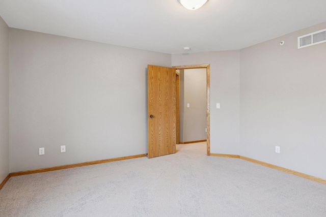 8853 Branson Drive 28, Inver Grove Heights, MN 55076