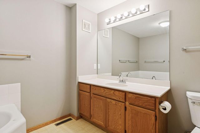 8853 Branson Drive 28, Inver Grove Heights, MN 55076