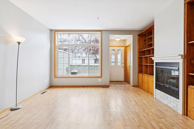 8853 Branson Drive 28, Inver Grove Heights, MN 55076