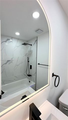 1304 NW 43rd St, Miami, FL 33142