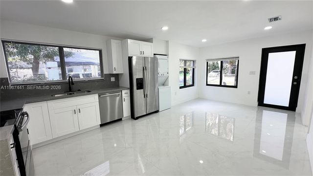 1304 NW 43rd St, Miami, FL 33142