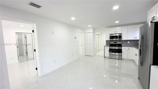 1304 NW 43rd St, Miami, FL 33142