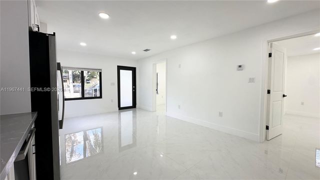 1304 NW 43rd St, Miami, FL 33142