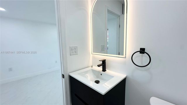 1304 NW 43rd St, Miami, FL 33142