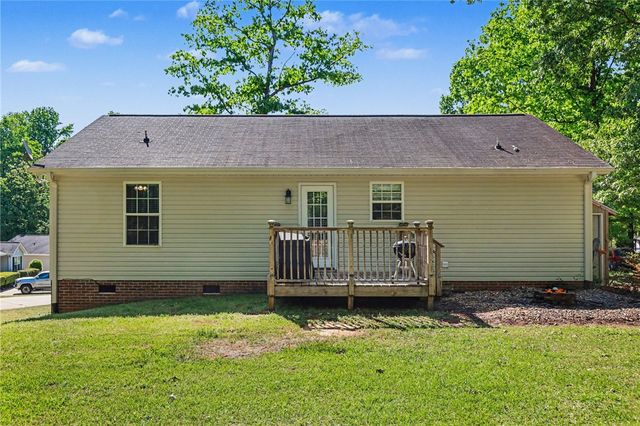 105 S Fox Circle, Piedmont, SC 29673