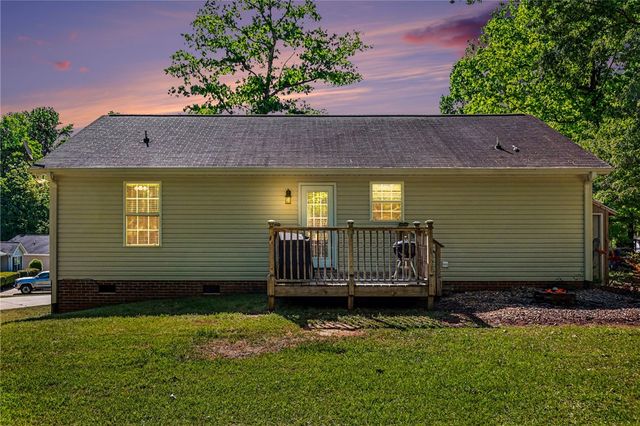 105 S Fox Circle, Piedmont, SC 29673