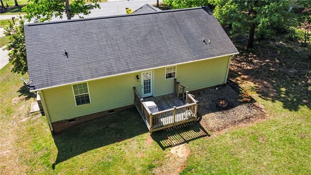 105 S Fox Circle, Piedmont, SC 29673