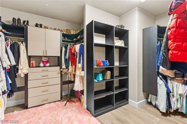 4211 Abernethy Forest Place, Las Vegas, NV 89141