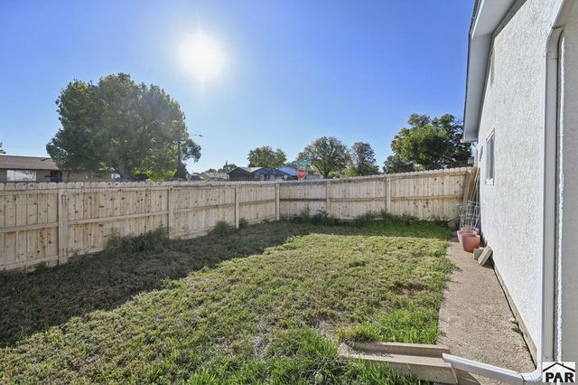 2041 Vinewood Ln, Pueblo, CO 81005
