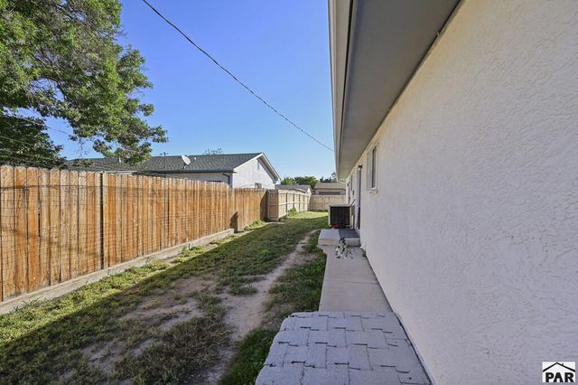 2041 Vinewood Ln, Pueblo, CO 81005