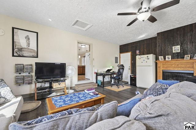 2041 Vinewood Ln, Pueblo, CO 81005