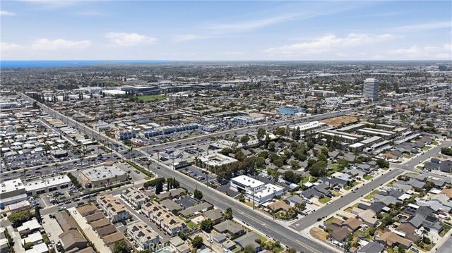 8122 Slater, Huntington Beach, CA 92647