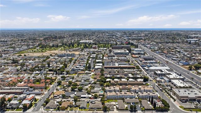 8122 Slater, Huntington Beach, CA 92647