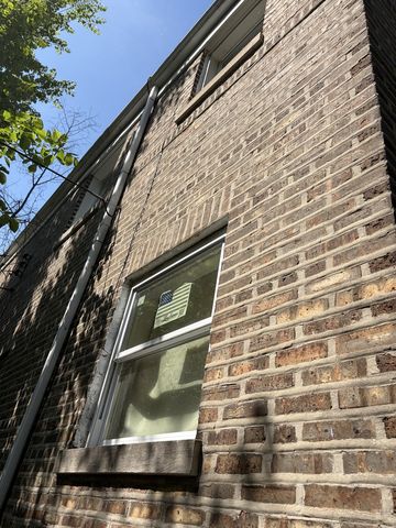 9815 S Clyde Avenue, Chicago, IL 60617