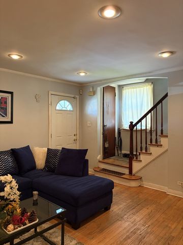 9815 S Clyde Avenue, Chicago, IL 60617