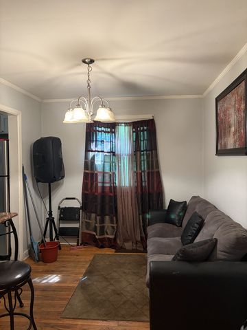 9815 S Clyde Avenue, Chicago, IL 60617