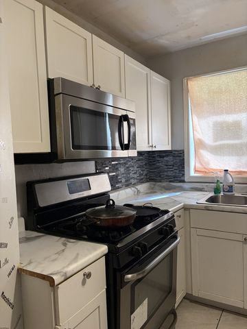 9815 S Clyde Avenue, Chicago, IL 60617