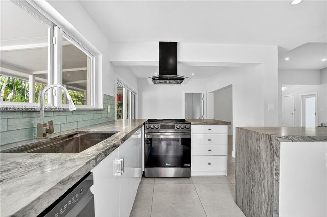 2325 NE 194 Street, Miami, FL 33180