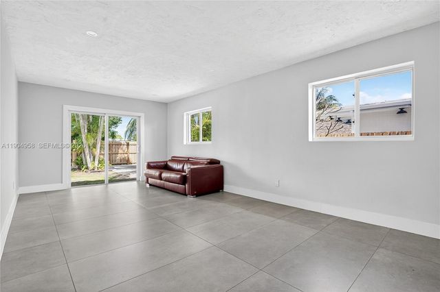 2325 NE 194 Street, Miami, FL 33180