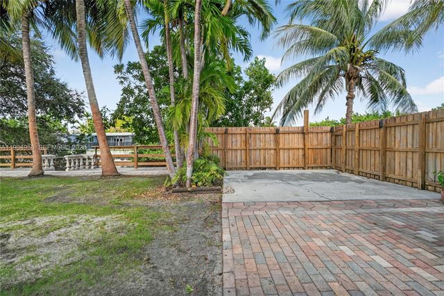 2325 NE 194 Street, Miami, FL 33180