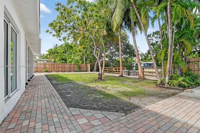 2325 NE 194 Street, Miami, FL 33180