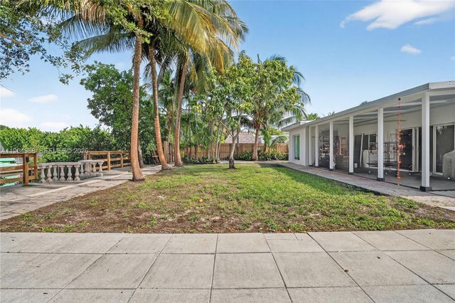 2325 NE 194 Street, Miami, FL 33180