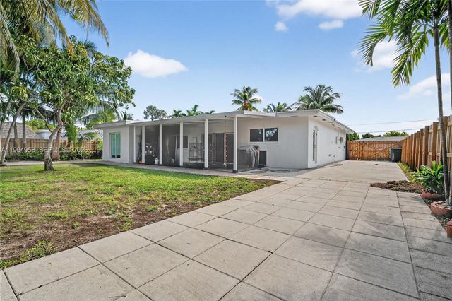 2325 NE 194 Street, Miami, FL 33180