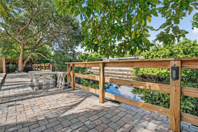 2325 NE 194 Street, Miami, FL 33180