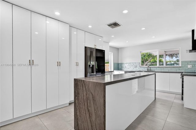 2325 NE 194 Street, Miami, FL 33180
