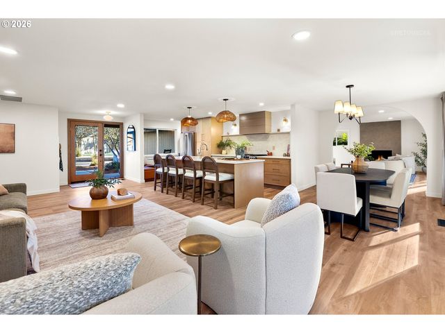 18425 Sw DEER OAK Ave, Lake Oswego, OR 97035