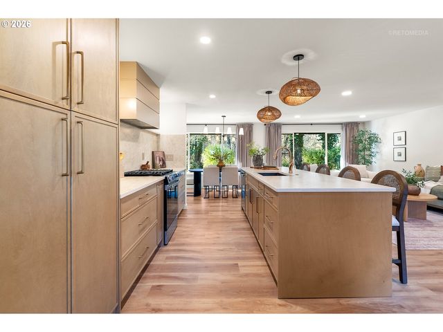 18425 Sw DEER OAK Ave, Lake Oswego, OR 97035