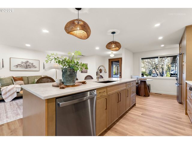 18425 Sw DEER OAK Ave, Lake Oswego, OR 97035