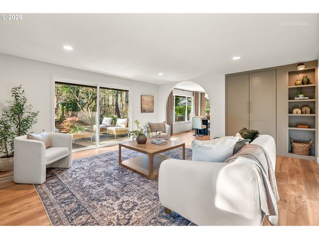 18425 Sw DEER OAK Ave, Lake Oswego, OR 97035