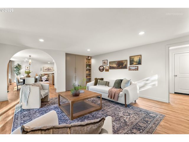 18425 Sw DEER OAK Ave, Lake Oswego, OR 97035