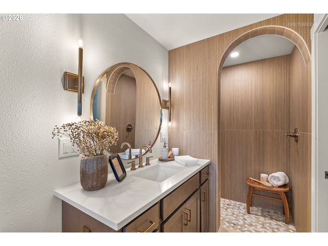 18425 Sw DEER OAK Ave, Lake Oswego, OR 97035