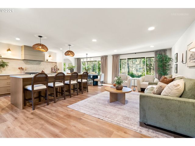 18425 Sw DEER OAK Ave, Lake Oswego, OR 97035