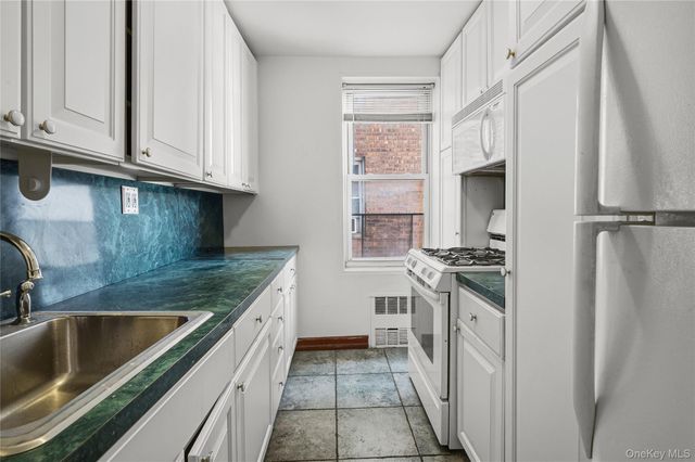 7510 Yellowstone Boulevard 5L, Rego Park, NY 11374