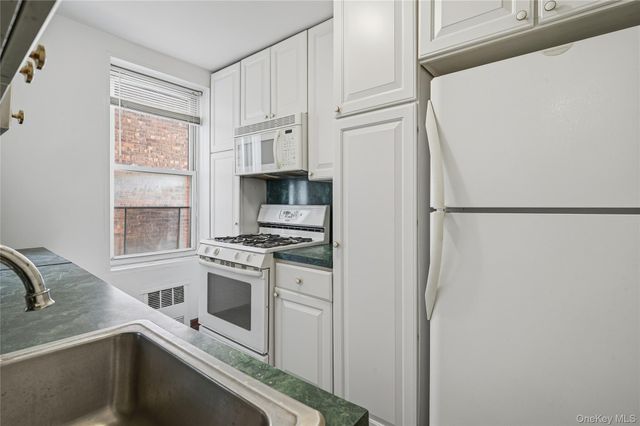 7510 Yellowstone Boulevard 5L, Rego Park, NY 11374