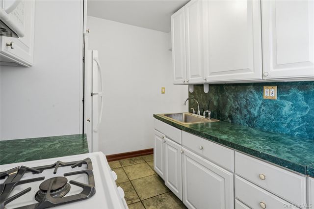 7510 Yellowstone Boulevard 5L, Rego Park, NY 11374