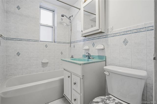 7510 Yellowstone Boulevard 5L, Rego Park, NY 11374