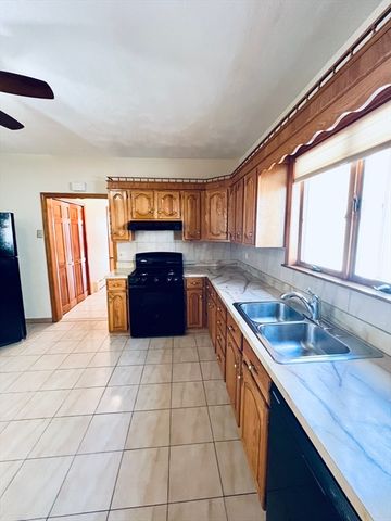 34 Medford St 1, Medford, MA 02155