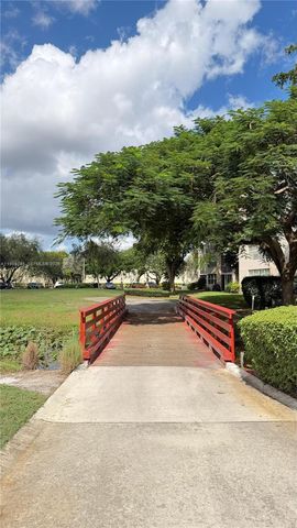 9461 Evergreen Place 305, Davie, FL 33324