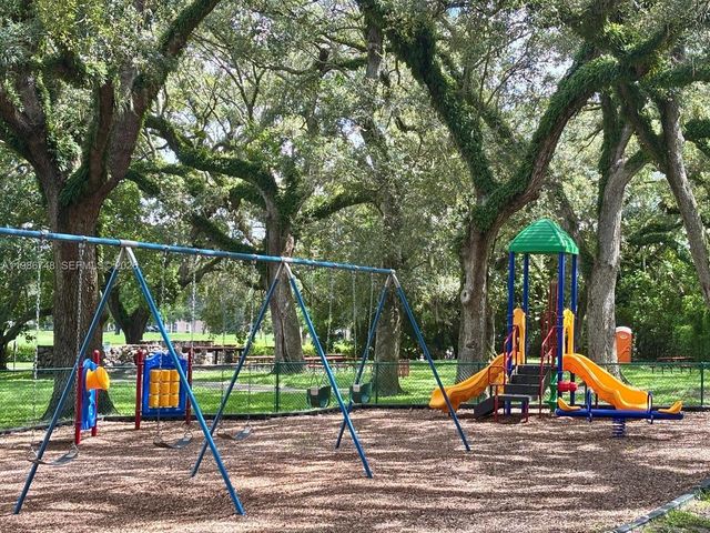 9461 Evergreen Place 305, Davie, FL 33324