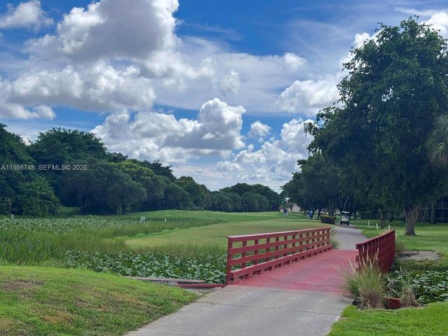 9461 Evergreen Place 305, Davie, FL 33324