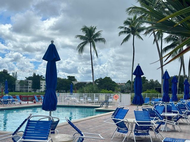 9461 Evergreen Place 305, Davie, FL 33324
