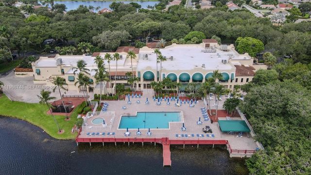 9461 Evergreen Place 305, Davie, FL 33324
