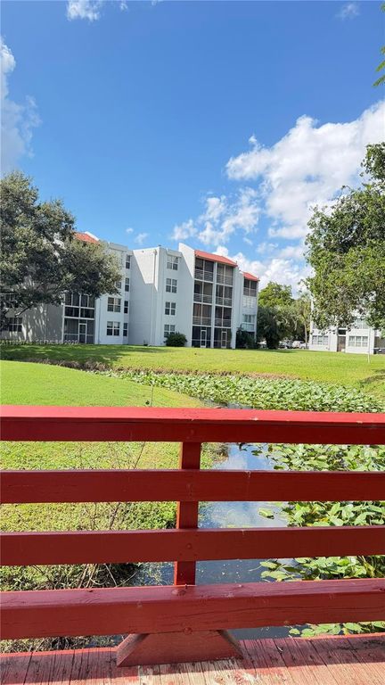 9461 Evergreen Place 305, Davie, FL 33324