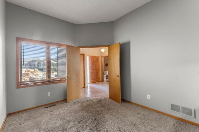 18067 Judicial Way S, Lakeville, MN 55044