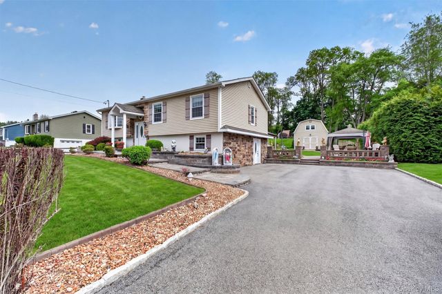 46 Camelot Road, Poughkeepsie, NY 12601